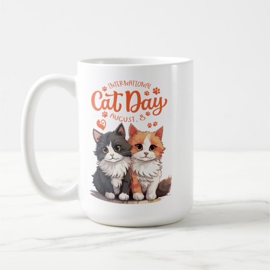 met een kattenthema koffiemok (Links)