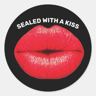 MET EEN KISS RODE LIPS-STICKERS RONDE STICKER