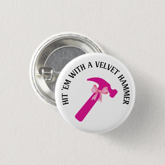 Met een klittenhamer ronde button 3,2 cm (Voorkant /achterkant)