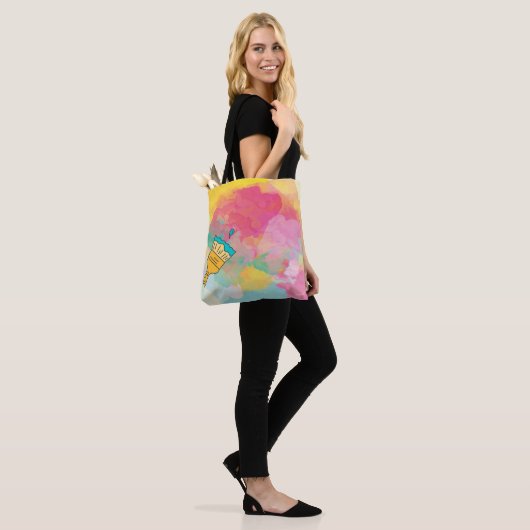 met een penseel beschilderd tote bag (Op model)
