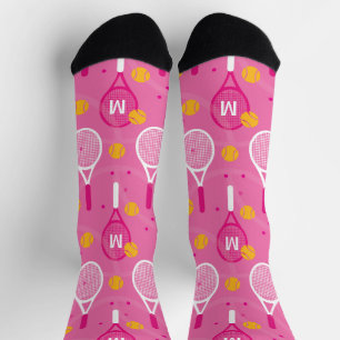 Met een roze monogram en een wit tennisracketpatro sokken