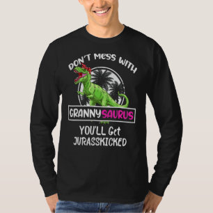 Met Grannysaurus krijg je Jura T-shirt