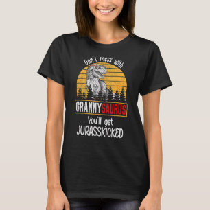 Met Grannysaurus krijg je Jurasskick T-shirt