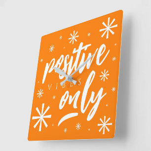 Met handgeschreven, maar positieve afbeeldingen vierkante klok