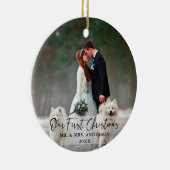 Met handgeschreven script Eerste Kerstbruiloft Fot Keramisch Ornament (Rechts)