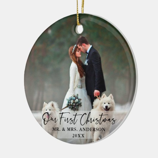 Met handgeschreven script Eerste Kerstbruiloft Fot Keramisch Ornament (Links)