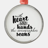 Met hart en handen de Sonographer scans Metalen Ornament (Voorkant)