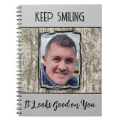 Met het effect Faux grijs hout blijft het glimlach Notitieboek (Voorkant)