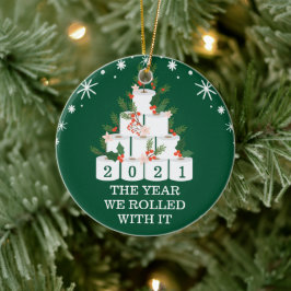 Met het grappige kerstboom voor toiletpapier keramisch ornament