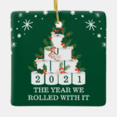 Met het grappige kerstboom voor toiletpapier keramisch ornament (Voorkant)
