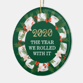 Met het grappige toiletpapier met kerstmis keramisch ornament (Links)