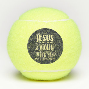 Met Jezus in haar hart een viool in haar hand Tennisballen