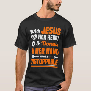 Met Jezus in haar hart en donuts in haar hand T-shirt