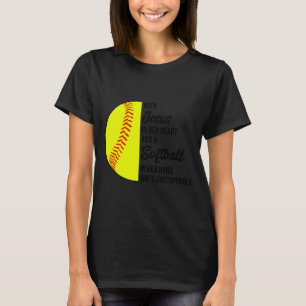 Met Jezus in haar hart en een softbal is ze onst T-shirt