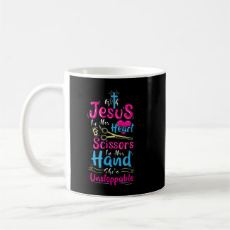 Met Jezus in haar hart en schaar in haar hand H Koffiemok