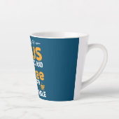 Met Jezus in haar hartkoffie in haar hand is ze Latte Mok (Rechts)