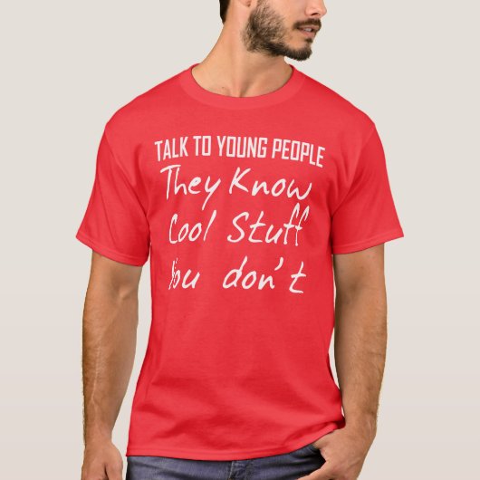MET JONGE MENSEN DIE ZIJ WETEN WEET U NIET. T-SHIRT (Voorkant)