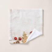 Met kerstmis behandelde items op een Rustige Woode Bad Handdoek (Wasdoekje)
