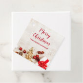 Met kerstmis behandelde items op een Rustige Woode Bedankjes Labels (In situ)