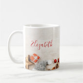 Met kerstmis behandelde items op een Rustige Woode Koffiemok (Links)