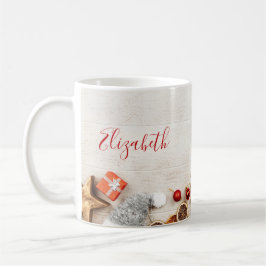 Met kerstmis behandelde items op een Rustige Woode Koffiemok