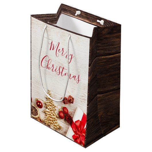 Met kerstmis behandelde items op een Rustige Woode Medium Cadeauzakje (Voorkant Gekanteld)