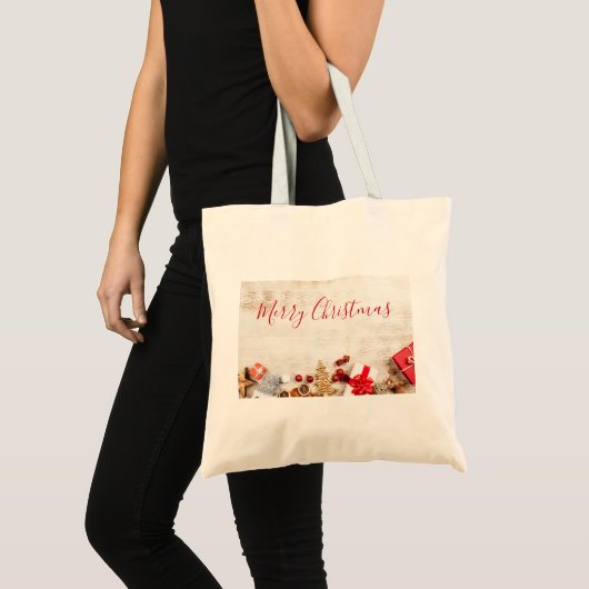 Met kerstmis behandelde items op een Rustige Woode Tote Bag (Voorkant (product))