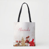 Met kerstmis behandelde items op een Rustige Woode Tote Bag (Voorkant)