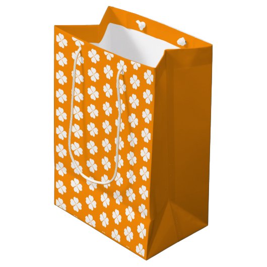Met klaver gearomatiseerde cadeautas (Voorkant Gekanteld)