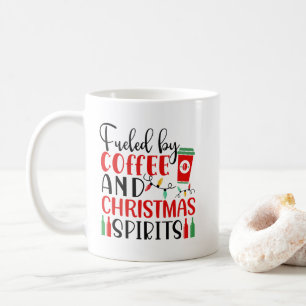 Met koffie en kerstgerei gevoed koffiemok