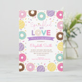 Met liefde besproeid | Donut-Baby shower Kaart (Staand voorkant)