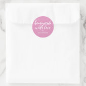 Met liefde gemaakte persoonlijk roze geschenk ronde sticker (Tas)