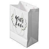 Met liefde rustieke groen bloemige takken bruiloft medium cadeauzakje (Voorkant Gekanteld)