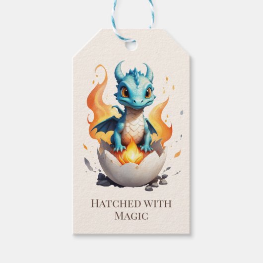 Met Magie Uitgekomen Babydraak Cadeaulabel (Voorkant)