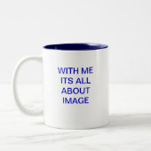 MET MIJ HEEL OVER AFBEELDING TWEEKLEURIGE KOFFIEMOK (Links)