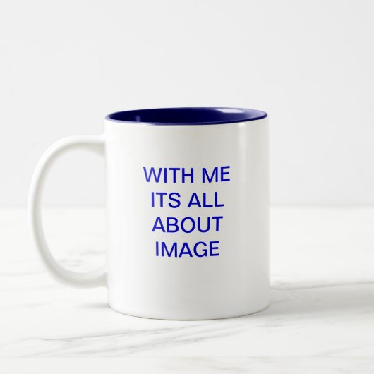 MET MIJ HEEL OVER AFBEELDING TWEEKLEURIGE KOFFIEMOK (Links)