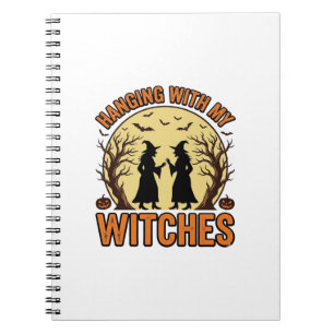 Met mijn heksen hangen Vintage Halloween-ontwerp_1 Notitieboek