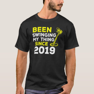 Met mijn metaaldetector aan het slingeren sinds 20 t-shirt