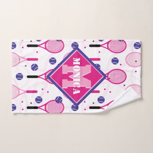 Met naam en initiaal, roze en paarse tennisrackets bad handdoek (Handdoek)