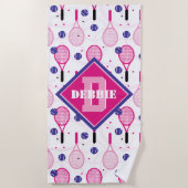 Met naam en initiaal, roze en paarse tennisrackets strandlaken (Voorkant)