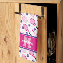 Met naam en initiaal, roze en paarse tennisrackets