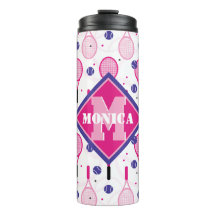 Met naam en initiaal, roze en paarse tennisrackets