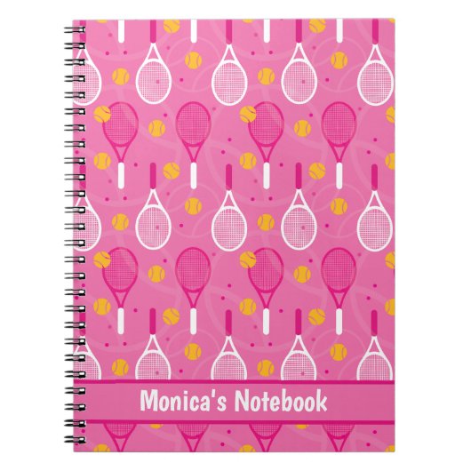 Met naam Roze en wit tennisracketpatroon Notitieboek (Voorkant)