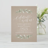 Met ons vieren! Kraft Rustic Greenery Wedding Kaart (Staand voorkant)
