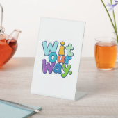 Met onze weg – speels typografisch ontwerp reclamebord met voetstuk (Insitu)