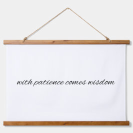 Met patiënthout met wandbekleding tegen de wand hangend wandkleed