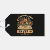 Met Pensioen Een Nieuw Hoofdstuk Begint Retro Bloe Cadeaulabel (Achterkant Horizontaal)