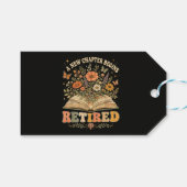 Met Pensioen Een Nieuw Hoofdstuk Begint Retro Bloe Cadeaulabel (Voorkant (Horizontaal))