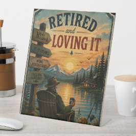 Met Pensioen en Dat Bevalt Me Vintage Vissen Reclamebord Met Voetstuk