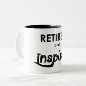 Met Pensioen en Geïnspireerd Tweekleurige Koffiemok (Voorkant links)